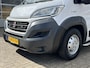 Fiat Ducato 35H 2.3 MultiJet L2H1 DC Airco Trekhaak 3000kg trekgewicht Stuurwielbediening Gereedschapskist Telefoonverbinding open laadbak Pick-up 7-Persoons p-up Bakwagen Euro 6