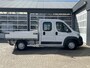 Fiat Ducato 35H 2.3 MultiJet L2H1 DC Airco Trekhaak 3000kg trekgewicht Stuurwielbediening Gereedschapskist Telefoonverbinding open laadbak Pick-up 7-Persoons p-up Bakwagen Euro 6