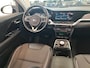 Kia Niro EV E-Niro 64 kWh 204pk DynamicLine | SOH 100% | Half Leder | CarPlay / Android Auto | Keyless | PDC achter | Camera | 17" Velgen