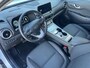 Hyundai Kona Electric EV Fashion 64 kWh / 100% SOH/ NL auto / Cruise Control Adaptief / Lane Assist / Dode Hoek Detectie / Keyless Entry & Start / Apple Carplay & Android Auto / Navigatie / Lichtmetalen Velgen 17" / Head-Up Display /
