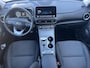 Hyundai Kona Electric EV Fashion 64 kWh / 100% SOH/ NL auto / Cruise Control Adaptief / Lane Assist / Dode Hoek Detectie / Keyless Entry & Start / Apple Carplay & Android Auto / Navigatie / Lichtmetalen Velgen 17" / Head-Up Display /