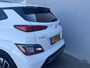 Hyundai Kona Electric EV Fashion 64 kWh / 100% SOH/ NL auto / Cruise Control Adaptief / Lane Assist / Dode Hoek Detectie / Keyless Entry & Start / Apple Carplay & Android Auto / Navigatie / Lichtmetalen Velgen 17" / Head-Up Display /