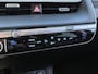 Hyundai Ioniq 5 Connect 77.4 kWh Automaat / Fabrieksgarantie tot 02-2028 / 8 jaar Batterijgarantie / Warmtepomp / dealer onderhouden / Elektrische stoelen/Achterklep / Apple Carplay/Android Auto / Stuur-, stoelverwarming / 19”  LM /