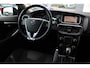Volvo V40 T2 Polar+ | Verwarmbare voorstoelen | Climate control | Cruise control | 16 inch Lichtmetalen velgen | Binnenspiegel automatisch dimmend | Navigatiesysteem full map + hard disk | Stof/kunstlederen bekleding