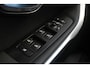 Volvo V40 T2 Polar+ | Verwarmbare voorstoelen | Climate control | Cruise control | 16 inch Lichtmetalen velgen | Binnenspiegel automatisch dimmend | Navigatiesysteem full map + hard disk | Stof/kunstlederen bekleding