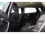 Volvo V40 T2 Polar+ | Verwarmbare voorstoelen | Climate control | Cruise control | 16 inch Lichtmetalen velgen | Binnenspiegel automatisch dimmend | Navigatiesysteem full map + hard disk | Stof/kunstlederen bekleding