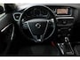 Volvo V40 T2 Polar+ | Verwarmbare voorstoelen | Climate control | Cruise control | 16 inch Lichtmetalen velgen | Binnenspiegel automatisch dimmend | Navigatiesysteem full map + hard disk | Stof/kunstlederen bekleding