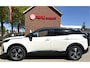 Peugeot 3008 1.6 HYbrid 225 pk Allure * Automaat * * Navigatie * 1/2 Lederen interieur * Stekker Hybride + Benzine * Elektronische Achterklep bed. * Adaptive Cruise Control * Keyless Start * Vingerhoets; Vierde Generatie Eersteklas Service. Al meer dan 100 jaar een begrip in de Brabantse Kempen.