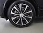 Volvo XC60 2.0 T6 Plug-in hybrid AWD Plus Dark | Panoramadak | Digitaal Dashboard | Contourstoelen | Stoelverwarming V + A | Camera | DAB | Apple CarPlay/Android Auto | Stuurverwarming | Adaptieve Cruise Control | Ele. kofferdeksel | Ele. verstelbare stoel + geheugen | Ele. trekhaak |