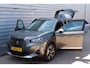 Peugeot 2008 1.2 PureTech Blue Lease Allure O.a: PDC, Camera, Leder, Pano, Trekhaak, Stoelverw, Etc. All-in prijs!