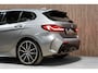 BMW 1-Serie 118i M-Sport Pano HUD HK Muziek Kuipstoelen BTW