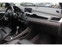 BMW X1 xDrive20i High Executive / Trekhaak / Panoramadak / Head-up / Leder / 19'' / Navigatie / Stoelverwarming / Sportstoelen / DAB / Cruise Control