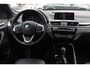 BMW X1 xDrive20i High Executive / Trekhaak / Panoramadak / Head-up / Leder / 19'' / Navigatie / Stoelverwarming / Sportstoelen / DAB / Cruise Control