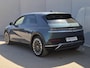 Hyundai Ioniq 5 Connect 77.4 kWh 228 pk / SOH 100% / Fabrieksgarantie tot 08-2028 / Dealer onderhouden / Panoramadak / Warmtepomp / Trekgewicht 1.600 kg / CCS snel laden / Elektrische stoelen / 20" LM Lounge wielen / Stuur- Stoel & Achterbank verwarming / Achteruitrijcamera / Keyless Entry/Start /