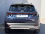Hyundai Tucson 1.6 T-GDI HEV Facelift Comfort Smart / Fabrieksgarantie tot 7-2029 / HUD / Navigatie / Adpatieve Cruise / Camera / Stoel Verwarming / Stuurwiel Verwarming / DAB / Elektr. Achterklep /