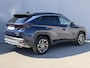 Hyundai Tucson 1.6 T-GDI HEV Facelift Comfort Smart / Fabrieksgarantie tot 7-2029 / HUD / Navigatie / Adpatieve Cruise / Camera / Stoel Verwarming / Stuurwiel Verwarming / DAB / Elektr. Achterklep /