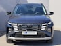 Hyundai Tucson 1.6 T-GDI HEV Facelift Comfort Smart / Fabrieksgarantie tot 7-2029 / HUD / Navigatie / Adpatieve Cruise / Camera / Stoel Verwarming / Stuurwiel Verwarming / DAB / Elektr. Achterklep /