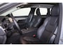 Volvo V90 T8 Recharge AWD Ultra Dark - Luchtvering - Panorama/schuifdak - IntelliSafe Assist & Surround - 360º Camera - Bowers & Wilkins audio - Adaptieve LED koplampen - Verwarmde voorstoelen, stuur & achterbank - Parkeersensoren voor & achter - Elektr. bedienb. voorstoelen met geheugen - Geventileerde voorstoelen - Head up display - Inklapbare trekhaak - 20' LMV