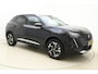 Peugeot e-2008 EV Allure Pack 50 kWh | Achteruitrijcamera | Cruise control | Stoelmassage | Apple carplay | Airco | Touchscreen | Parkeersensoren | Spraakbediening | Lane keeping system