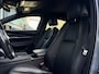 Mazda 3 2.0 e-SkyActiv-G M Hybrid 122 Comfort met Bose | Apple Carplay / Android Auto | Navigatiesysteem | Licht + Regensensor | Elektrisch Verstelbare Bestuurderstoel  | Stoel + Stuurverwarming | Parkeersensoren Voor + Achter | Camera Achter | 18"Lichtmetalen velgen | Lederen Bekleding | Cruise Control Adaptief