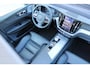 Volvo XC60 2.0 T6 Plug-in hybrid AWD Ultra Black Edition | Panoramadak | Luchtvering | Verwarmbare voorstoelen met massagefunctie en ventilatie | 360 graden camera | Head-up display | Keyless | Elektrische achterklep