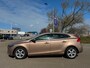 Volvo V40 1.6 D2 Momentum / airco / cruise.control / navi / camera / pdc / nap…..