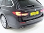 BMW 5-Serie Touring 530e xDrive | LED Grille | Trekhaak | Leder | Adaptive Cruise | HUD | Keyless | Camera | Carplay