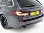 BMW 5-Serie Touring 520e | Panoramadak | LED Grille | Trekhaak | Leder | HUD | 360 | Dodehoek | Sfeerlicht | Memory | Carplay