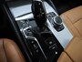BMW 5-Serie Touring 520e | Panoramadak | LED Grille | Trekhaak | Leder | HUD | 360 | Dodehoek | Sfeerlicht | Memory | Carplay