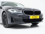 BMW 5-Serie Touring 520e | Panoramadak | LED Grille | Trekhaak | Leder | HUD | 360 | Dodehoek | Sfeerlicht | Memory | Carplay