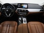 BMW 5-Serie Touring 520e | Panoramadak | LED Grille | Trekhaak | Leder | HUD | 360 | Dodehoek | Sfeerlicht | Memory | Carplay
