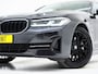 BMW 5-Serie Touring 520e | Panoramadak | LED Grille | Trekhaak | Leder | HUD | 360 | Dodehoek | Sfeerlicht | Memory | Carplay