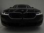 BMW 5-Serie Touring 520e | Panoramadak | LED Grille | Trekhaak | Leder | HUD | 360 | Dodehoek | Sfeerlicht | Memory | Carplay