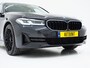 BMW 5-Serie Touring 520e | Panoramadak | LED Grille | Trekhaak | Leder | HUD | 360 | Dodehoek | Sfeerlicht | Memory | Carplay