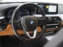BMW 5-Serie Touring 520e | Panoramadak | LED Grille | Trekhaak | Leder | HUD | 360 | Dodehoek | Sfeerlicht | Memory | Carplay