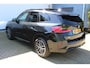 BMW X1 sDrive18i | Panorama dak | Elektrisch wegklapbare trekhaak | Stoelverwarming | Achteruitrijcamera | Elektrische kofferbakklep | Keyless entry/start | Half leder/alcantara | Draadloze telefoonlader | Apple CarPlay/Android Auto | Navigatie | Climate controle | Parkeersensoren V+A |