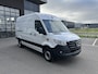 Mercedes-Benz Sprinter 317 CDI L2 H2 Pro Facelift / MBUX / Navigatie / Camera / Geveerde stoel / Cruise control / Airco / 270 Graden achterdeuren