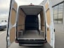 Mercedes-Benz Sprinter 317 CDI L2 H2 Pro Facelift / MBUX / Navigatie / Camera / Geveerde stoel / Cruise control / Airco / 270 Graden achterdeuren