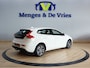 Volvo V40 1.5 T2 Nordic+ Standkachel | Trekhaak | Leder | Cruise Control | Navigatie | Stoelverwarming | Isofix | NAP
