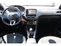 Peugeot 208 1.2 PureTech Style Pack Navigatie/Airco/Parkeersensoren achter/Cruise control/15 Inch Licht metaal