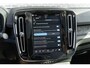 Volvo EC40 Single Motor Plus Black Edition Europa 70 kWh | Google | Adaptieve Cruise Control | Getint Glas | Harman Kardon Audio | Elek. Stoelen | Stuur-/Stoelverwarming Voor + Achter | Camera | Dodehoekdetectie | LED Koplampen | 19" LM