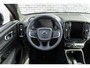 Volvo EC40 Single Motor Plus Black Edition Europa 70 kWh | Google | Adaptieve Cruise Control | Getint Glas | Harman Kardon Audio | Elek. Stoelen | Stuur-/Stoelverwarming Voor + Achter | Camera | Dodehoekdetectie | LED Koplampen | 19" LM