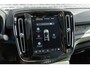 Volvo EC40 Single Motor Plus Black Edition Europa 70 kWh | Google | Adaptieve Cruise Control | Getint Glas | Harman Kardon Audio | Elek. Stoelen | Stuur-/Stoelverwarming Voor + Achter | Camera | Dodehoekdetectie | LED Koplampen | 19" LM