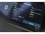 Volvo EC40 Single Motor Plus Black Edition Europa 70 kWh | Google | Adaptieve Cruise Control | Getint Glas | Harman Kardon Audio | Elek. Stoelen | Stuur-/Stoelverwarming Voor + Achter | Camera | Dodehoekdetectie | LED Koplampen | 19" LM