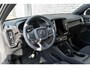 Volvo EC40 Single Motor Plus Black Edition Europa 70 kWh | Google | Adaptieve Cruise Control | Getint Glas | Harman Kardon Audio | Elek. Stoelen | Stuur-/Stoelverwarming Voor + Achter | Camera | Dodehoekdetectie | LED Koplampen | 19" LM