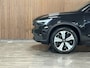 Volvo XC40 Recharge Ultimate 70 kWh | Trekhaak | All Season banden | Schuifdak | 360° Camera | Harman Kardon | Adaptieve Cruise Control | Bestuurdersstoel elektrisch geheugen | Stoel en Stuurwielverwarming | 19 Inch | Passagiersstoel elektrisch | Microtech / alcantara bekleding | Zitting verlenging voorstoelen | Pilot Assist | BLIS Dode Hoek Detectie | Warmtepomp | Google Infotainment | Keyless Drive | Verlichtingspack 2 | Parkeersensoren voor+achter | Elektrisch bedienbare achterklep | Breedstralers in voorbumper | Draadloos telefoon opladen | DAB Radio | Apple Carplay/Android Auto | Volvo On Call met mobiele App functie | Onyx Black Metallic |