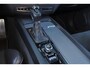 Volvo XC60 T5 R-Design - Sensus navigatie - Parkeersensoren voor & achter - Achteruitrijcamera - Bestuurdersstoel elektr. bedienbaar met geheugen - Verwarmbare voorstoelen - Verwarmbare voorruit - Trekhaak wegklapbaar - Harman/Kardon Audio - Full LED verlichting - Cruise control - 19" Wielen