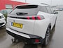 Peugeot 2008 1.2 PureTech Allure Pack | Navigatie | Camera | Trekhaak | NL auto | Apple carplay | Keyless | Bluetooth | Parelmoer |