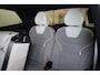 Volvo EX90 Performance Ultra 7p. 111 kWh - Luchtvering - Panoramadak - IntelliSafe Assist & Surround - 360º Camera - Bowers & Wilkins audo - Verwarmde voorstoelen, stuur & achterbank - Parkeersensoren voor & achter - Head up display - Extra getint glas - Inklapbare trekhaak - 22' LMV