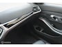 BMW 3-Serie 320i Executive Edition | Stoelverwarming | Sportstoelen | Donkere hemel | Camera | LED | 19 Inch | Mineralgrau Metallic | NL auto